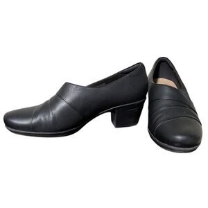 CLARKS Emslie Warbler Black Leather Pleated Detail Pump‎ Size 10